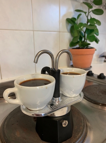 Espresso lovers! Met the Bialetti Mini Express. - <p>Words and images by Iain.

Somedays I really believe we have the best job in the world! Especially when we get our hands on a coffee gadget that we haven’t tried yet!

Today I’m going ...</p>